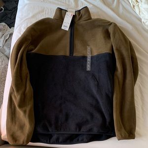 Mens large Uniqlo Fleece Quarter zip pullover. Olive/navy.